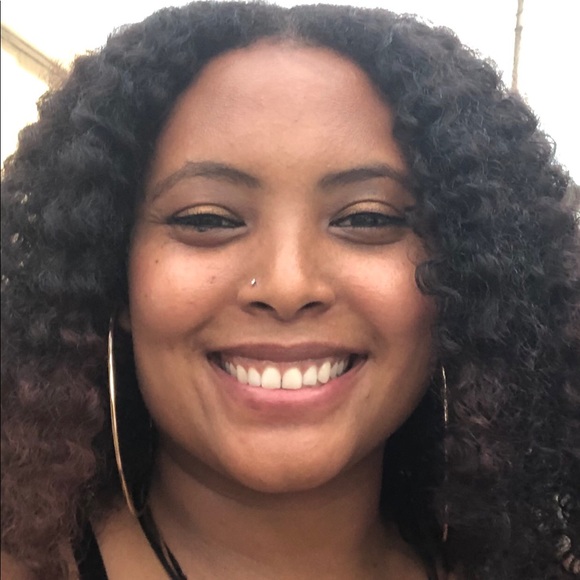 Meet your Posher, Ali - Picture 1 of 1